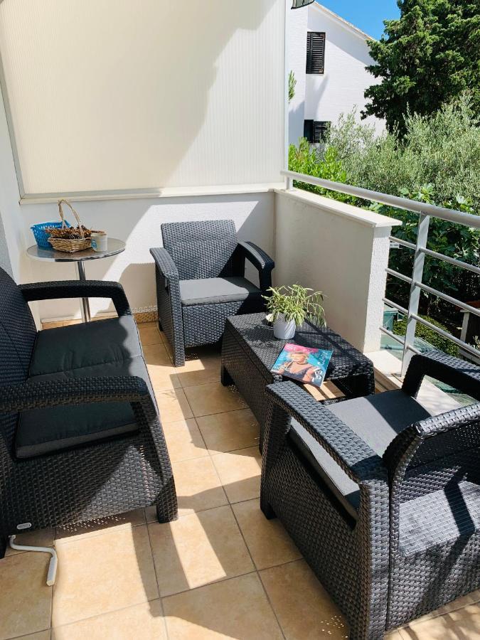 Ivana Apartment With Terrace Novalja Exterior foto