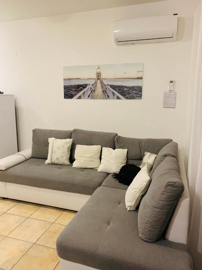 Ivana Apartment With Terrace Novalja Exterior foto